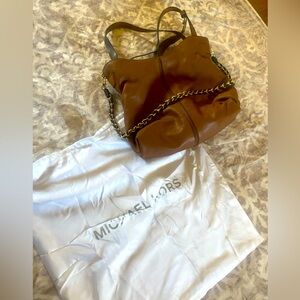 Michael Kors Purse
Good condition
Comes with the white bag as pictured